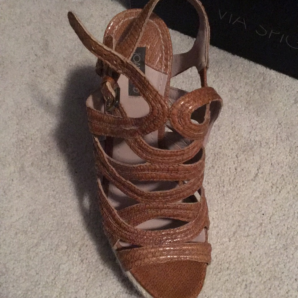 Joan and Davis Strappy Platform Sandals 6 - Picture 2 of 5